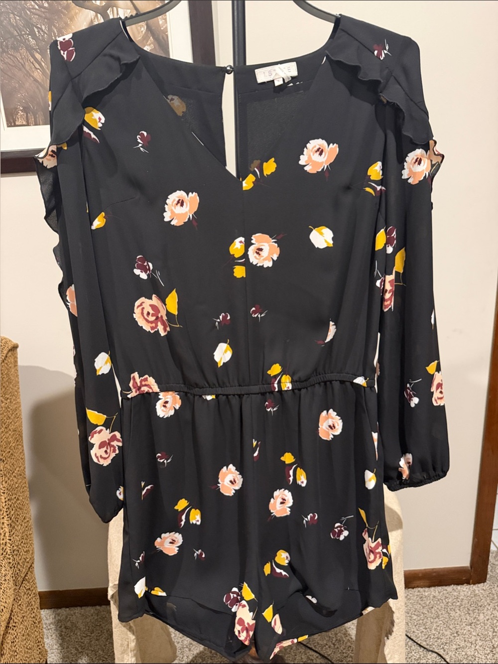 Black Floral Cold-Shoulder Long-Sleeve Shorts Romper size small
